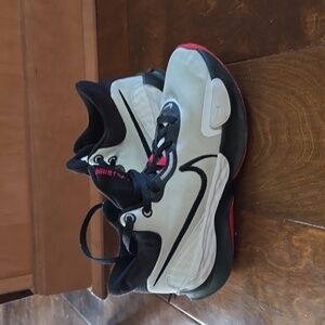 Men's Nike Basketball Shoes- size 7.5